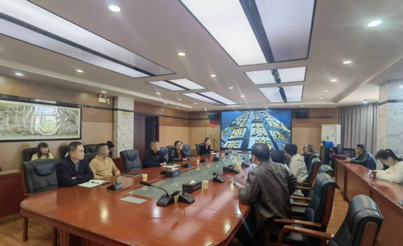 大河西棚改公司集体观看党风廉政建设警示教育片