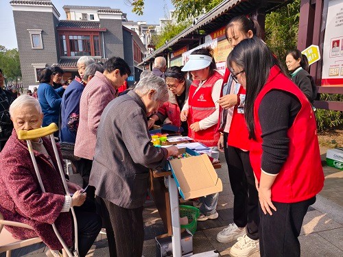 唐兴寺社区：2025年重阳节长者趣味运动会圆满落幕