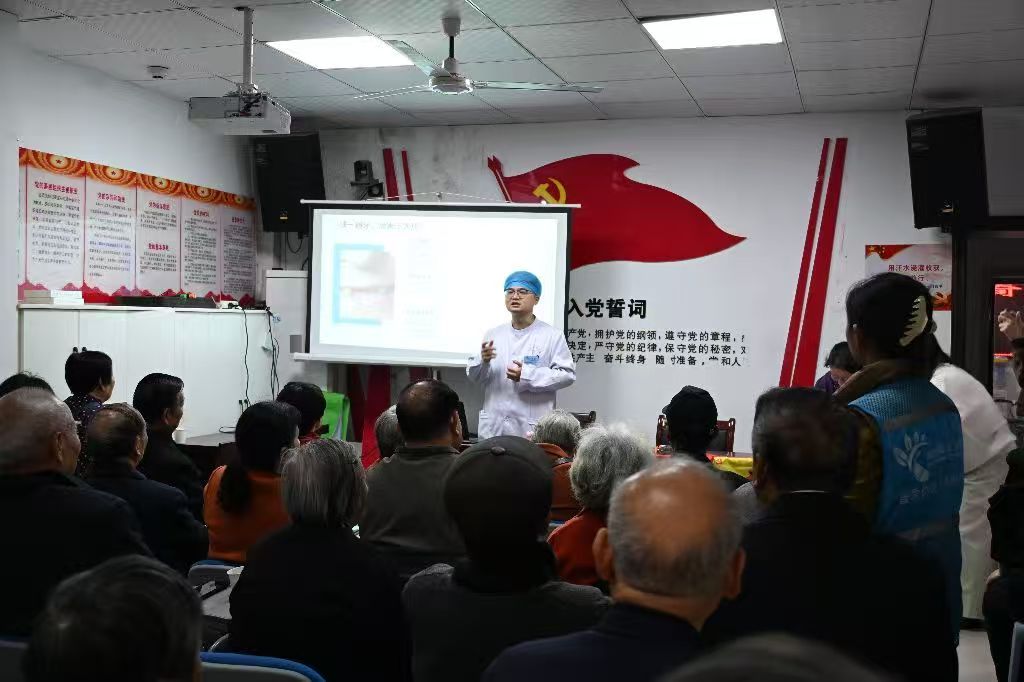 雨湖路社区开展口腔健康宣讲活动