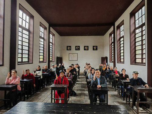 许家铺社区开展“追寻先辈足迹 传承革命精神”主题党日活动