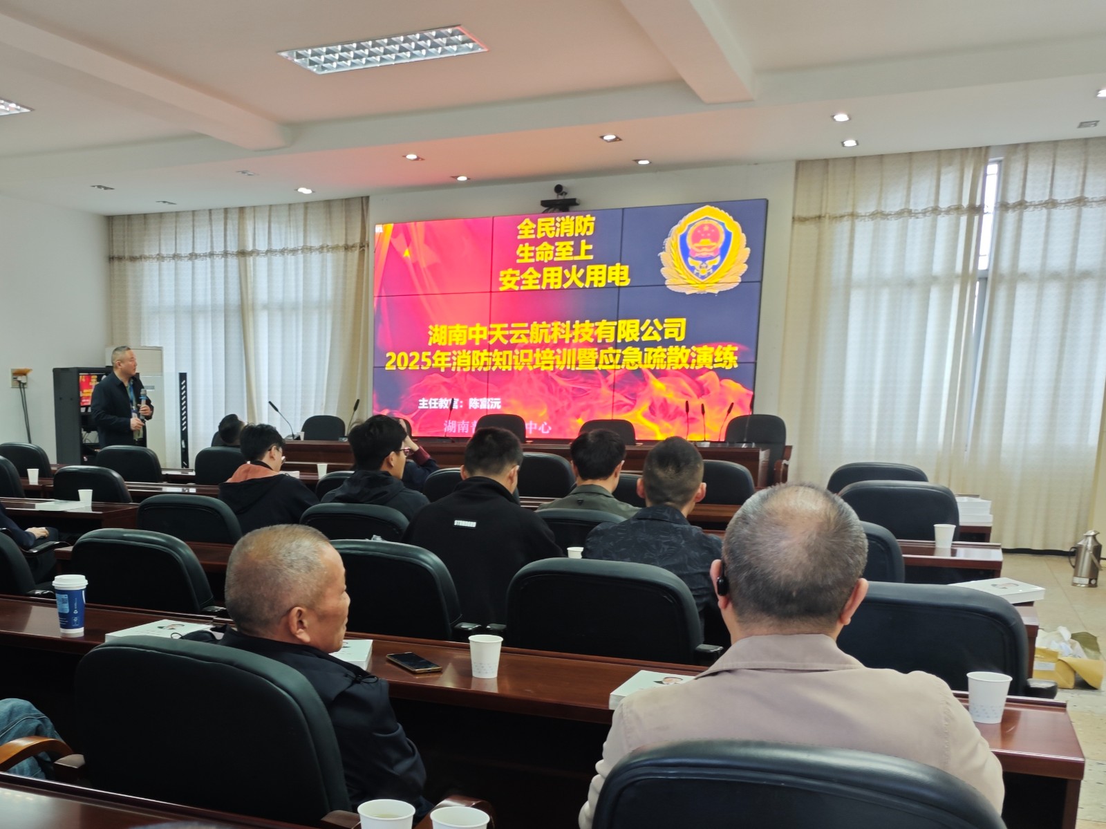 区自然资源局开展消防知识培训暨应急疏散演练活动