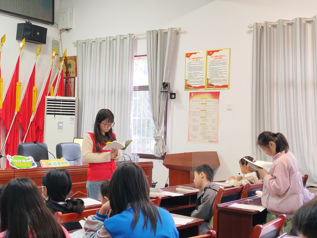 易建河村：举办“湘潭好书”荐读活动暨新华书店公益课堂