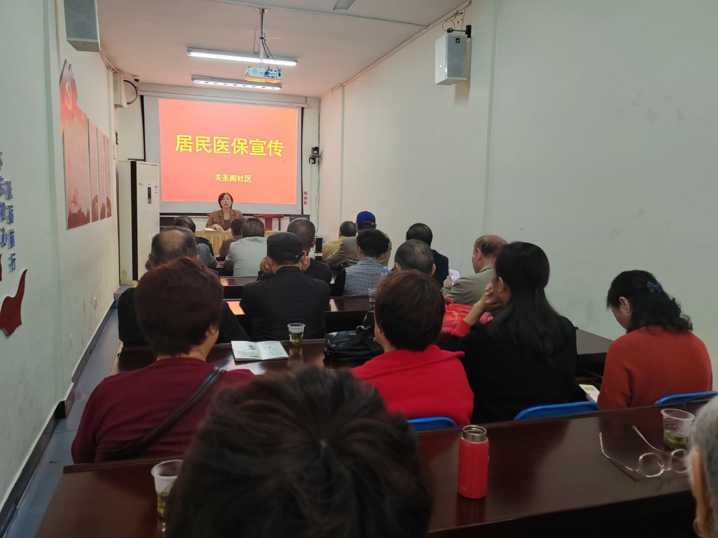 关圣殿社区开展城乡居民医保宣传活动