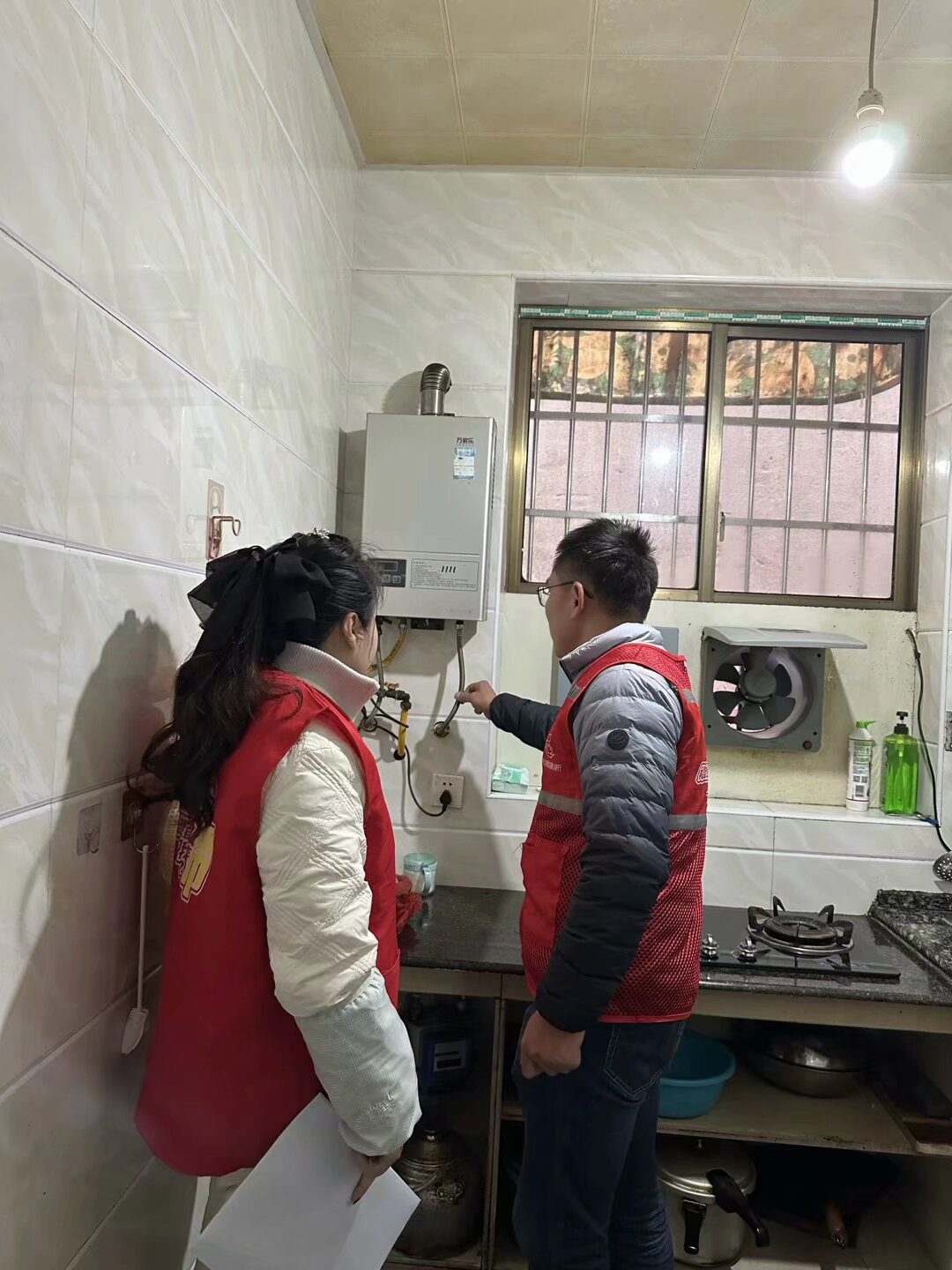 车站路社区开展小餐饮门店燃气安全隐患排查工作