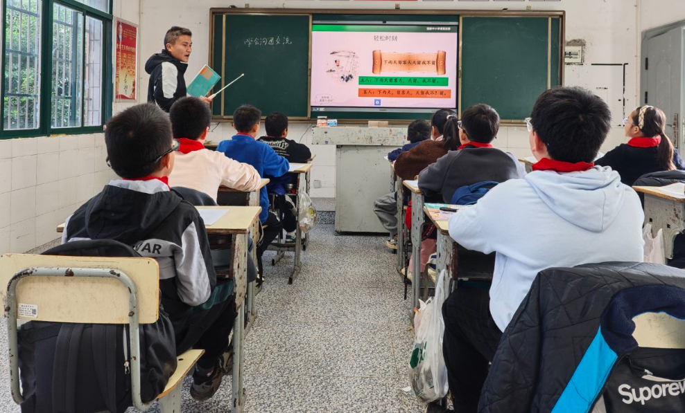 雨湖区小学思政团队赴烧汤河小学开展教学视导