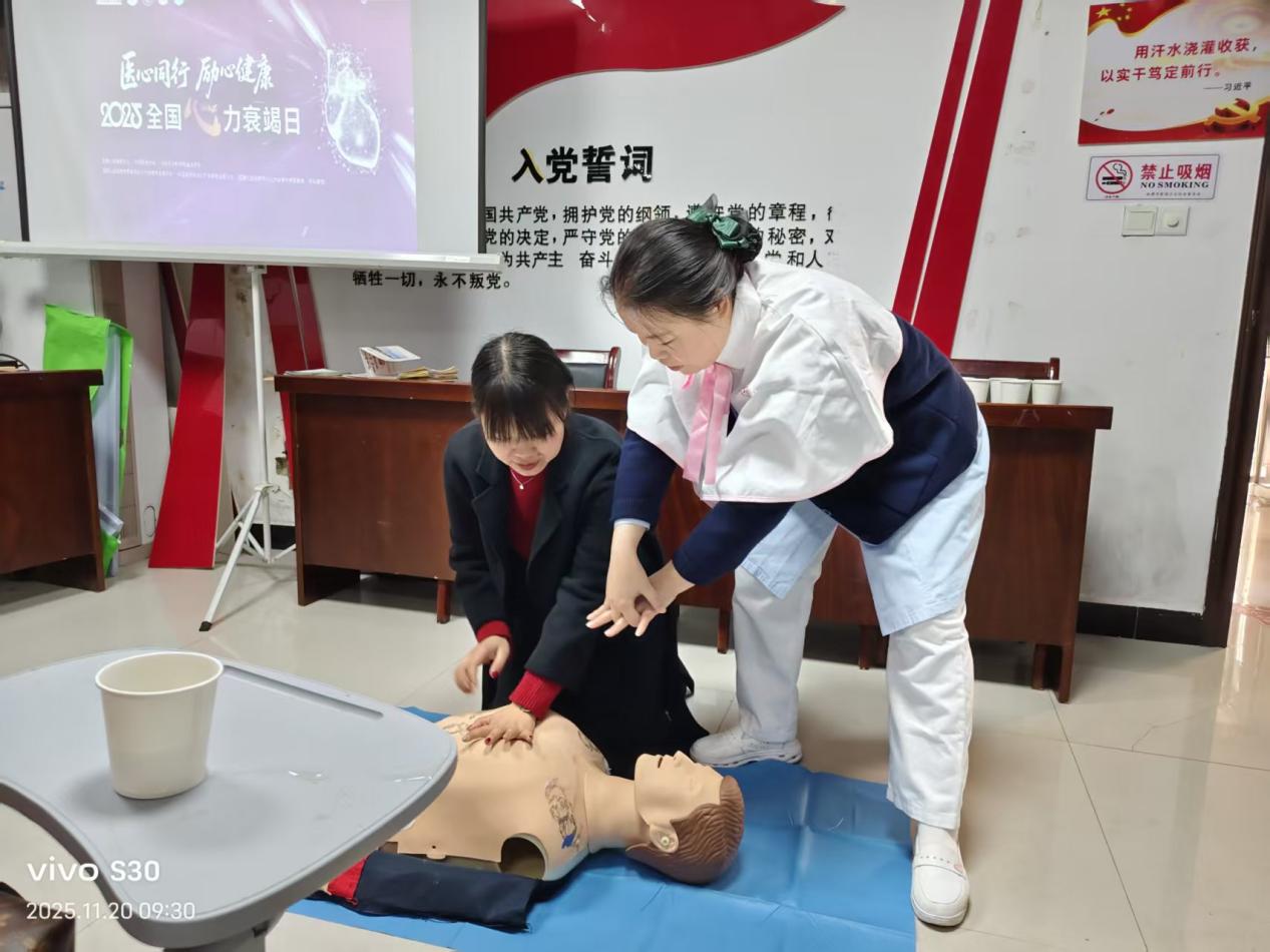 雨湖路街道：急救技能进社区 守护生命“黄金四分钟”