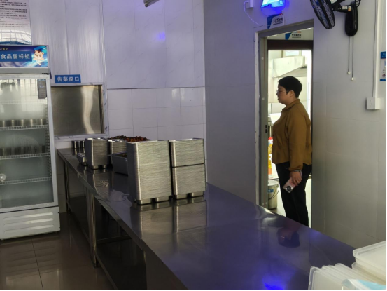 万新社区：多维发力守护餐饮安全与环境秩序