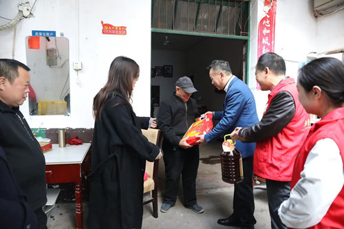 湘潭市中心医院联合广园社区开展“冬日送暖·衣旧情深”主题活动