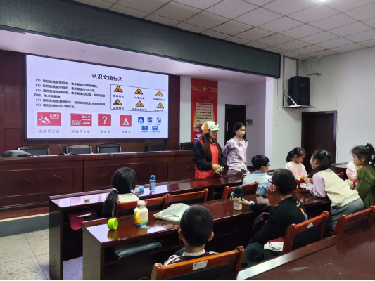 雨湖区开展儿童交通安全教育宣讲活动