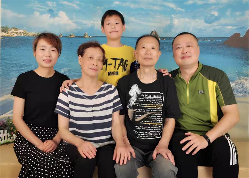 江南工业集团彭小彦家庭获评“全国文明家庭”