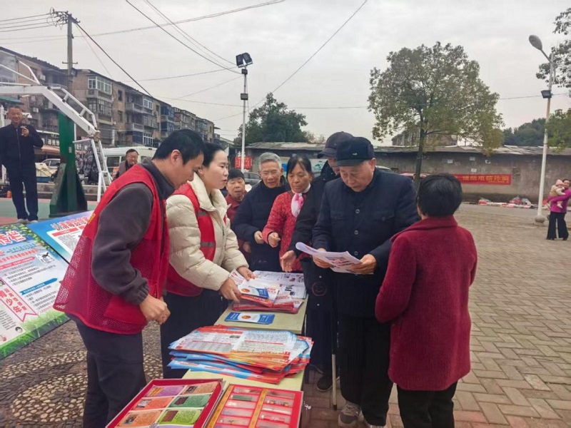 鹤岭镇：宪法宣传聚民心 禁毒反诈护平安