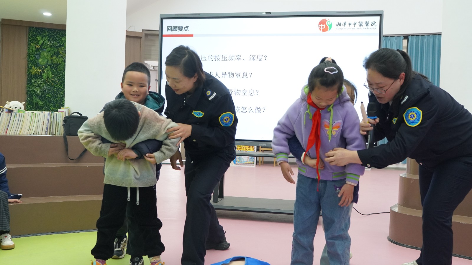 共享生命，“救”在身边——风车坪万楼学校联合湘潭市中医院开展健康急救家长大课堂