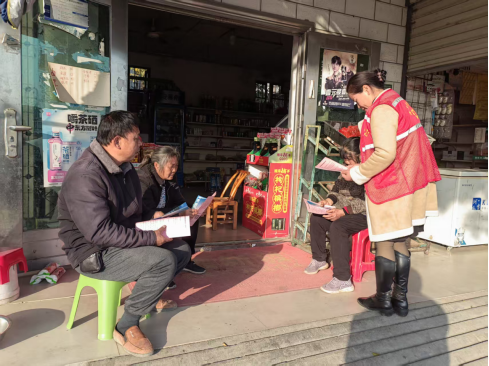 清泉村：医保缴费“上户宣传”行动 打通参保缴费“最后一公里”