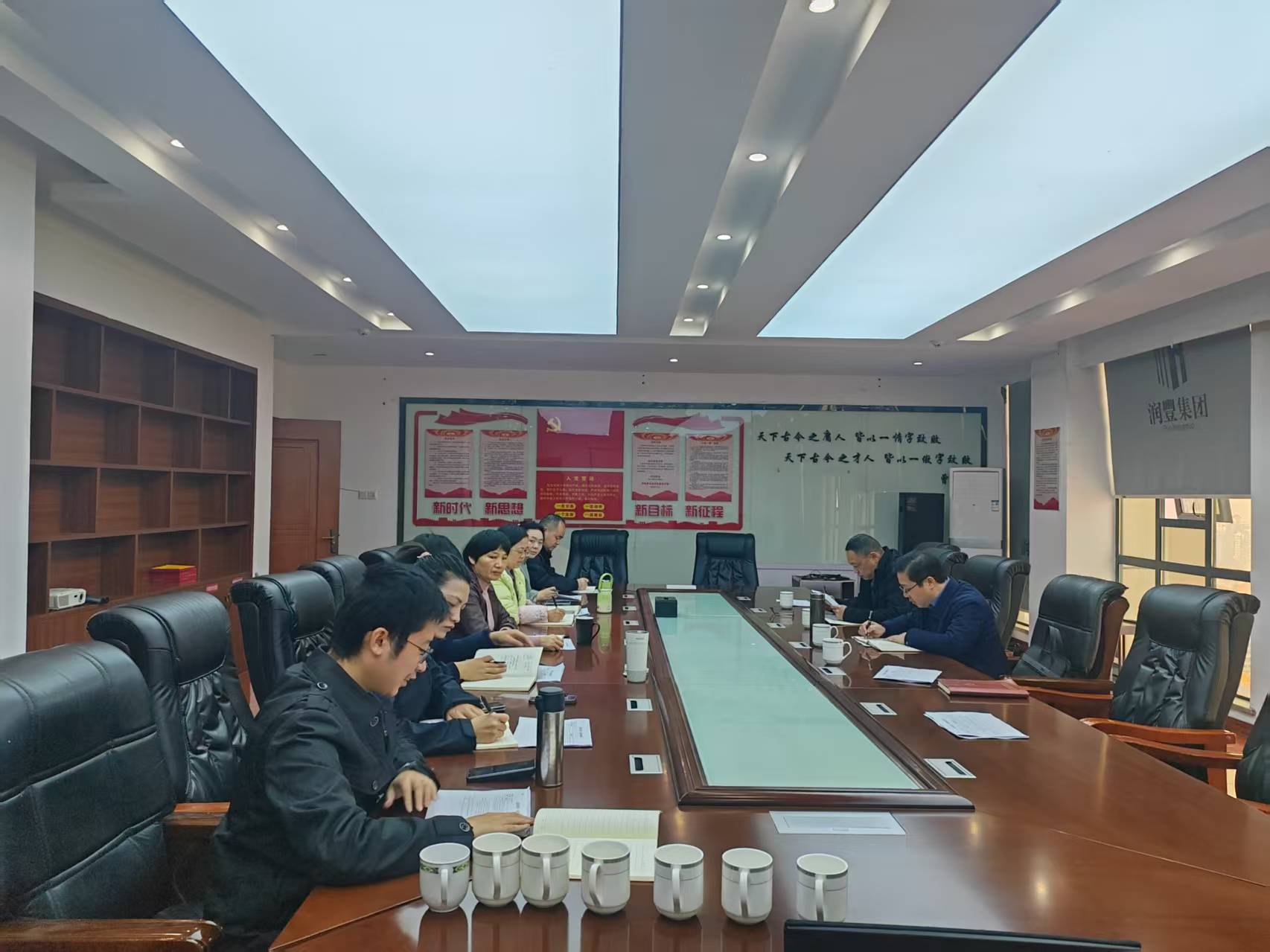 区领导到巡察组驻地开展中期调研