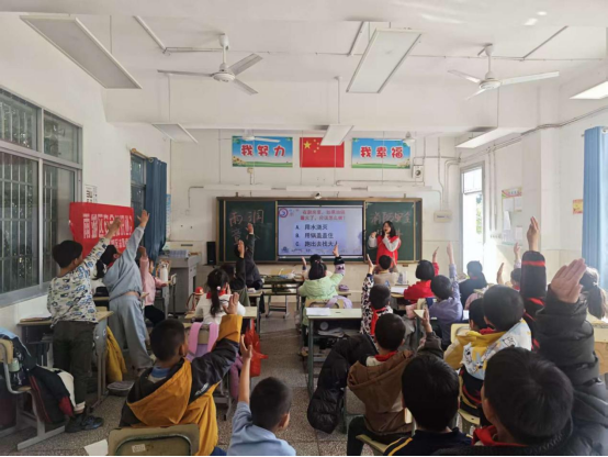 消防知识进校园，南谷学校孩子学避险