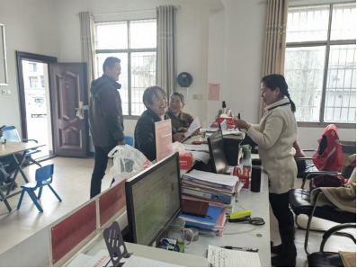 清泉村：土地流转租金集中发放，村民喜领“土地红利”