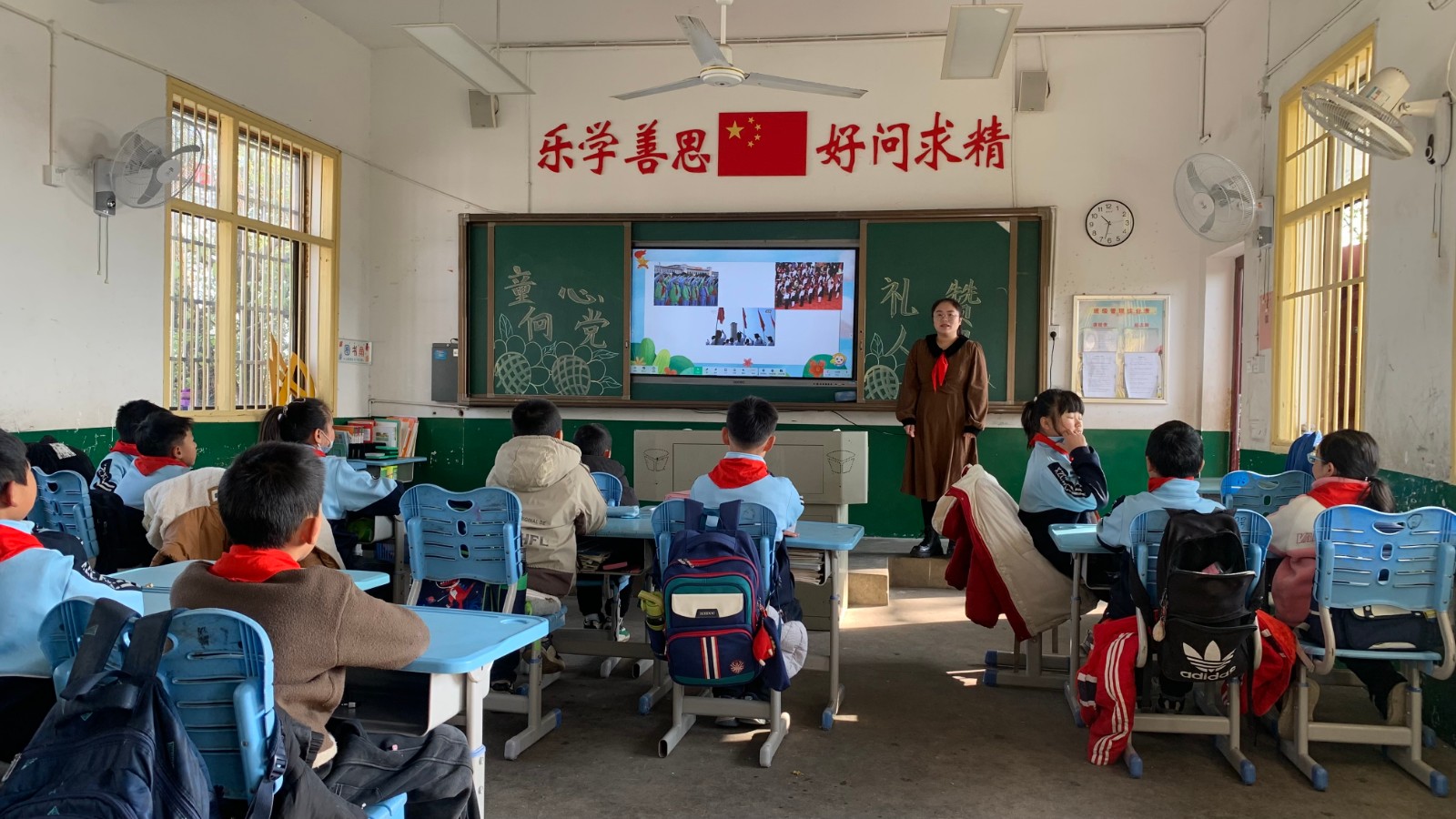 送教下乡播撒红色种子：雨湖区团队名师工作室助力城乡礼仪教育共成长