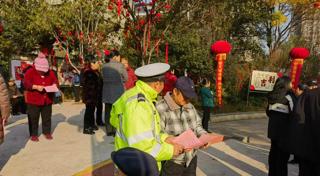 交通安全进社区 文明出行零距离 ——吉利社区开展交通劝导主题宣传活动