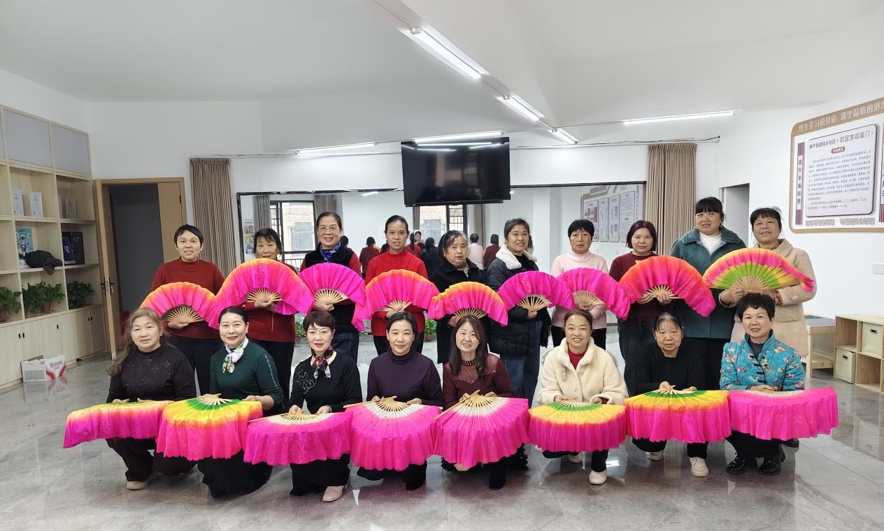 民乐社区巾帼志愿服务队开展“我爱湘潭我的家”“银龄贺岁·情暖社区”老年迎元旦活动