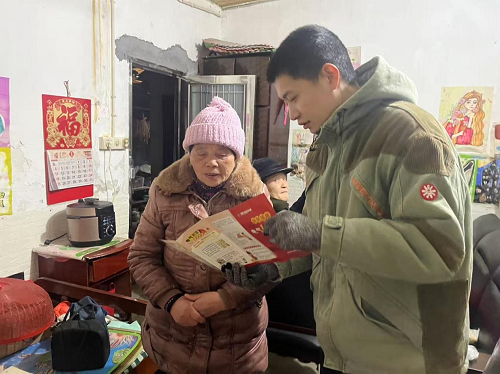 大码头社区：敲门行动送温暖 守护银发幸福年