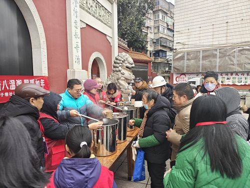 龙子巷社区：“一碗粥”汇聚大爱，温暖社区腊八情