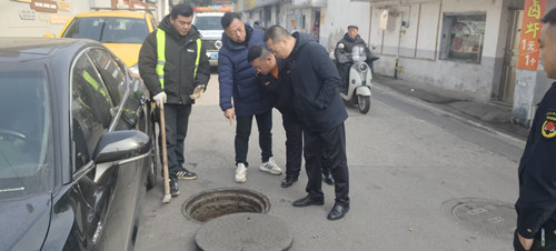 雨湖城管：现场督导密闭空间清淤作业 筑牢安全生产与民生保障双防线
