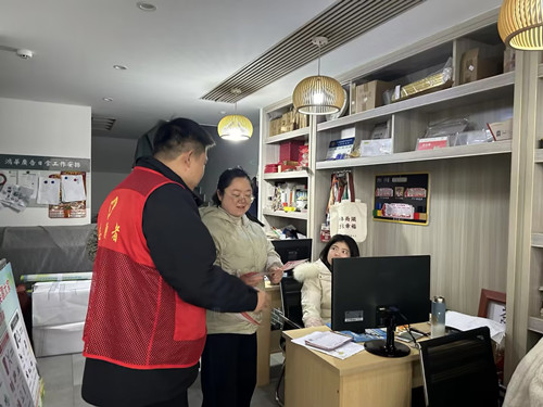 禁燃宣传再发力 党员走访“回头看” ——白石社区筑牢新春安全双重防线