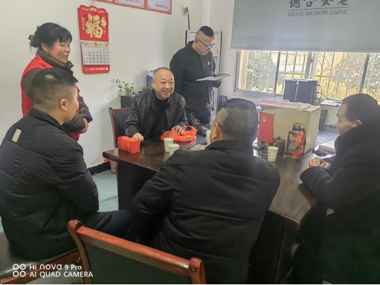 塔岭村开展“情系故里 敬老暖心”活动