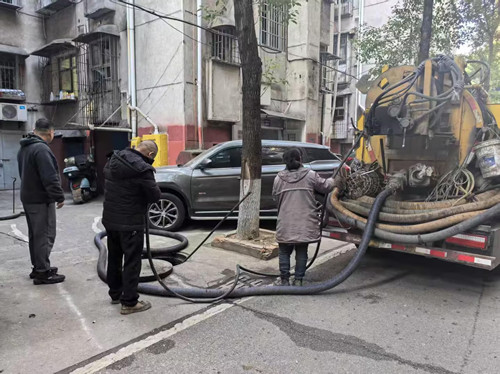 疏通“堵心事”守护“烟火气”——富民城社区高效解决化粪池堵塞难题