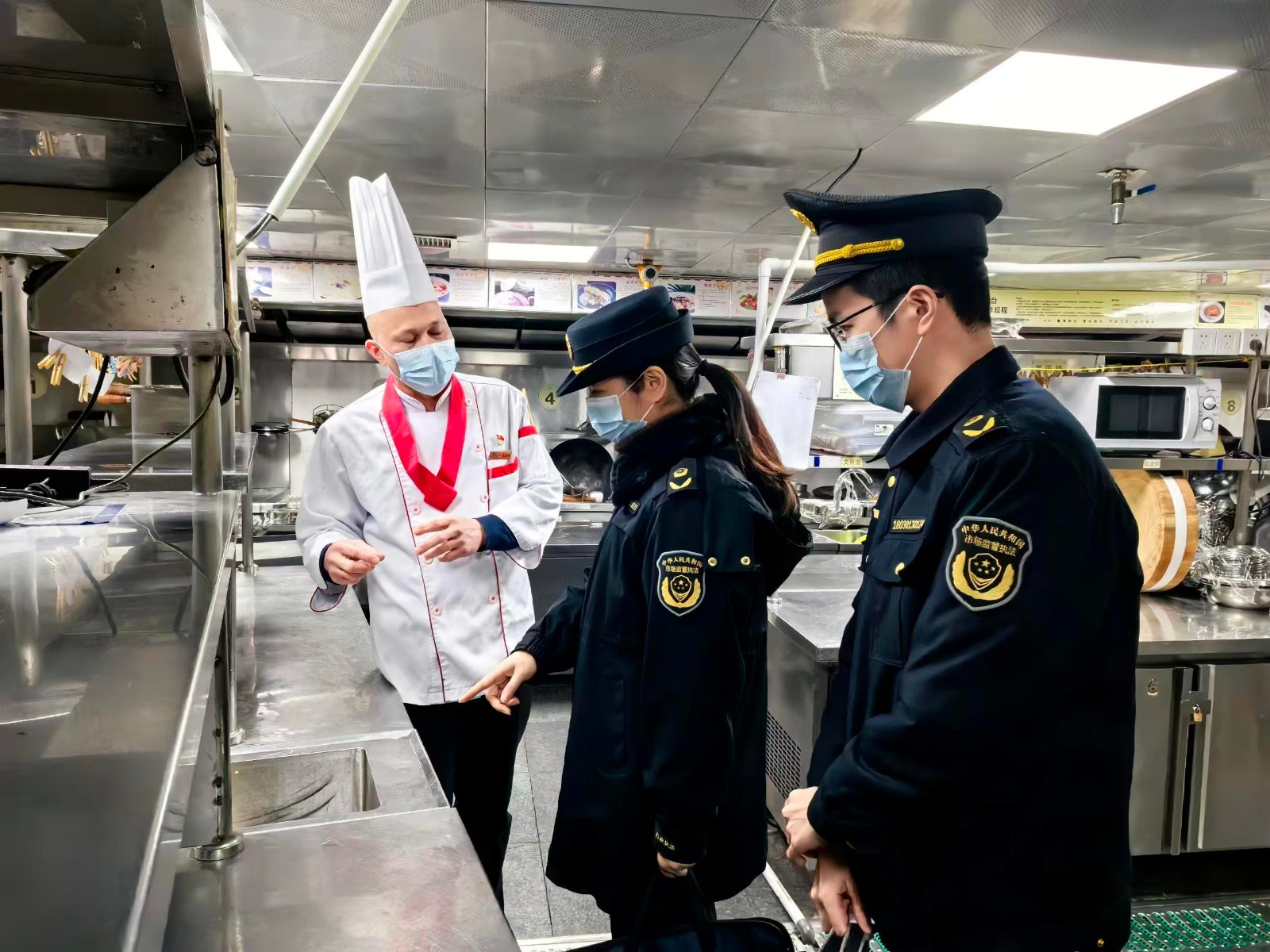 雨湖区市场监督管理局：多维织密年关“安全网”