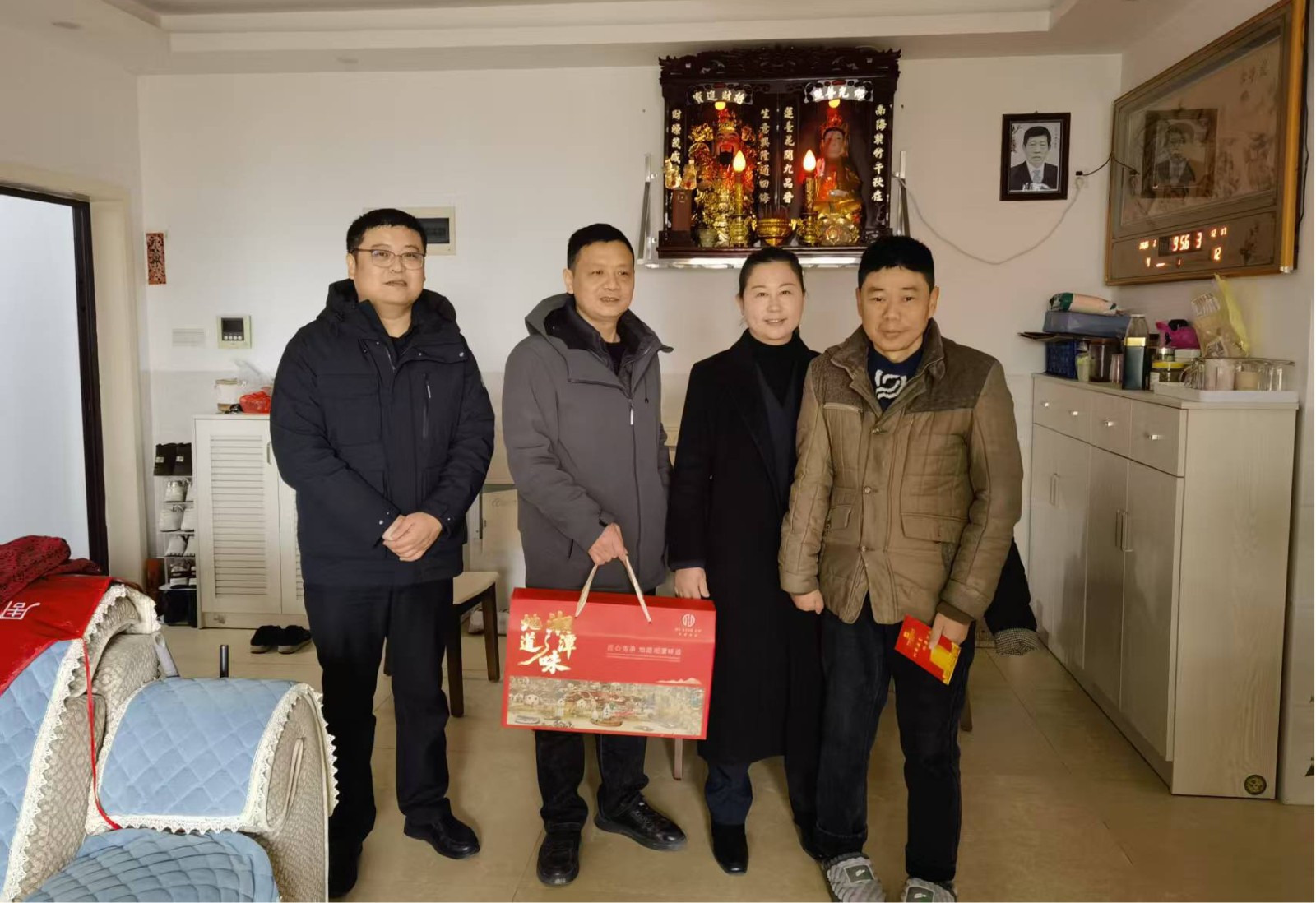 “喜乐迎马年 同心暖民心”乐塘社区三方联筑牢新春安全防线 