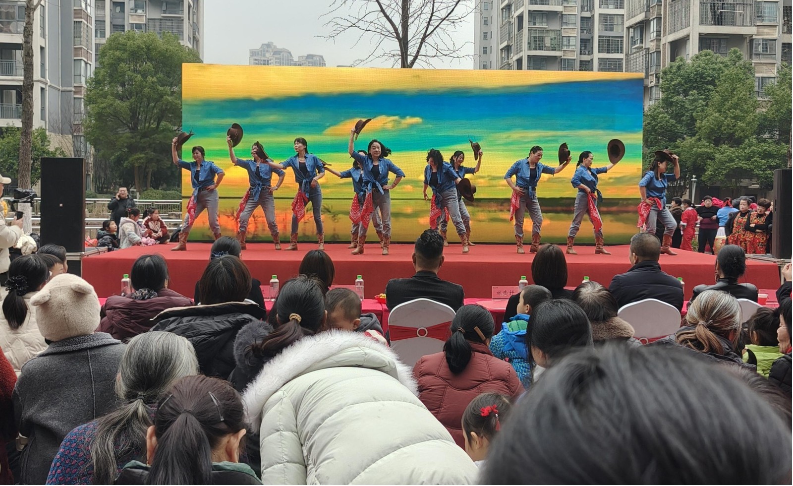 乐塘社区：“喜迎春节 邻里同乐”共筑和谐邻里情