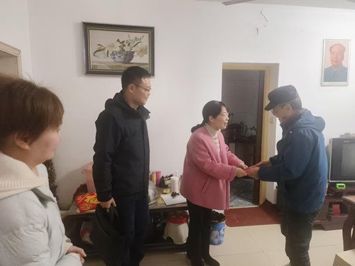 宝丰街社区联合联点共建单位市审计局开展“迎新春送温暖”走访慰问活动