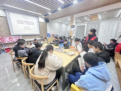 罗祖殿社区开展“乐在湘潭”书润莲城全民阅读暨“绿书签护航、寒假阅读行”活动