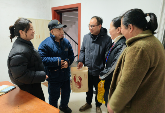 新桥社区联合江南医院开展春节走访慰问