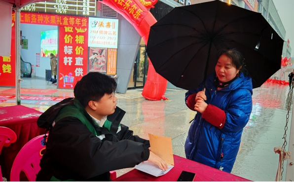 春风送岗暖民心：杉山社区举办农民工专场招聘活动