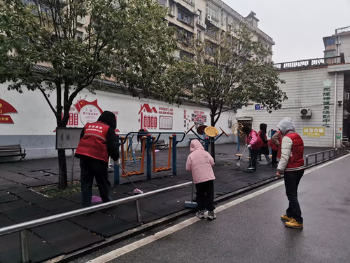 昭潭街道：美化家园迎新春，文明风尚暖邻里