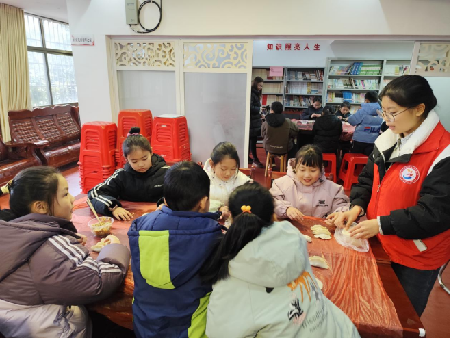 火车站社区：巧手传文化 饺子融亲情