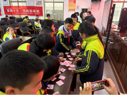 广场街道社工站开展童趣小年乐传承：家门口的传统新体验