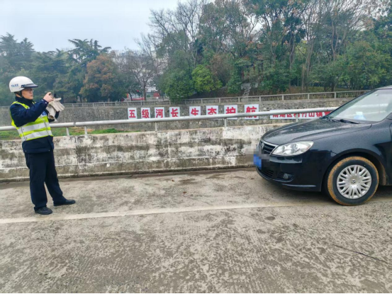 雨湖区楠竹山镇“双提升”工作之四丨联合执法显成效 还路于民保畅通