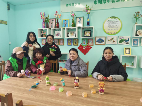 雨湖区楠竹山镇“双提升”工作之六丨楠竹社区：巧手编织邻里情 指尖传递慈善暖