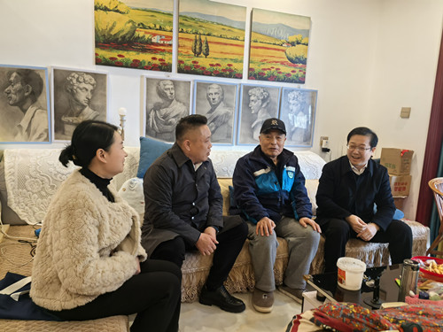 岁寒送暖践初心 枝叶关情慰党员——区领导走访慰问困难党员