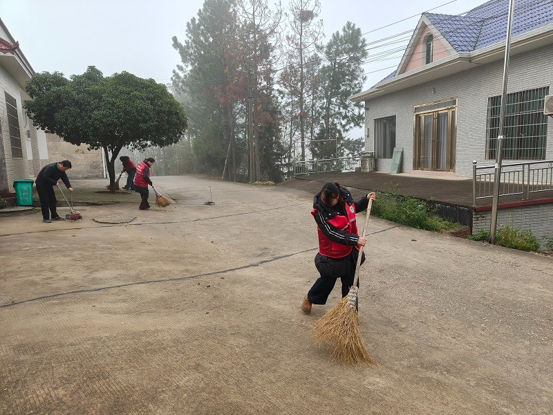 双泉村：春节前大清扫，扮靓乡村迎新春