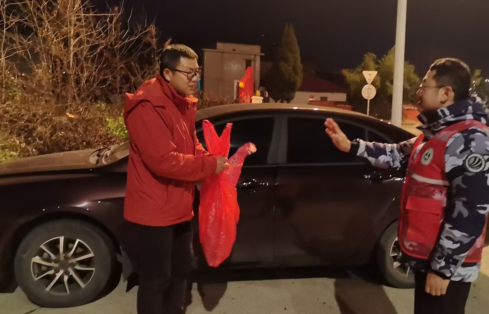 坚守岗位护平安 禁放攻坚筑防线——万楼街道抓实春节烟花爆竹管控工作