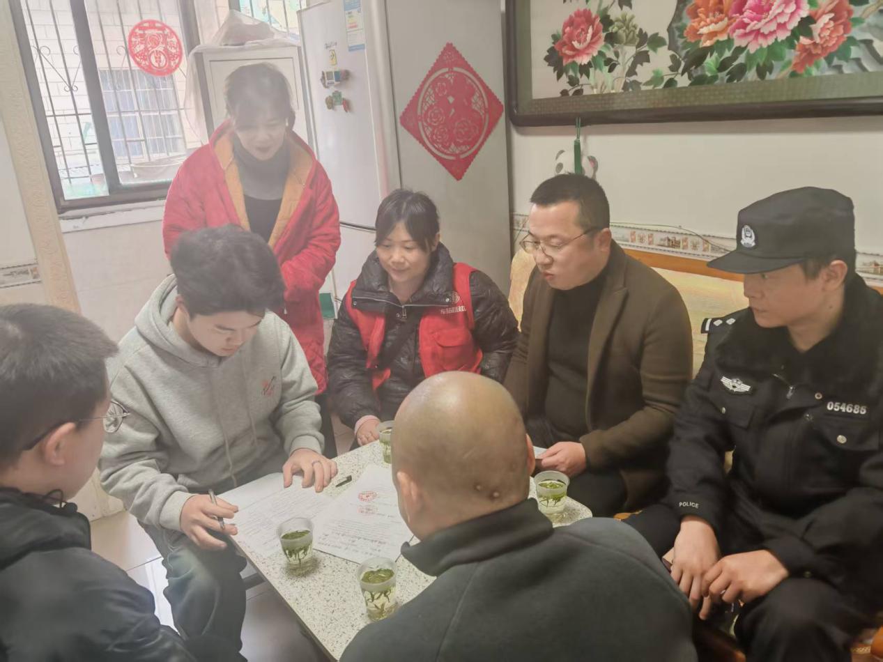 车站路社区开展征兵政审入户走访工作