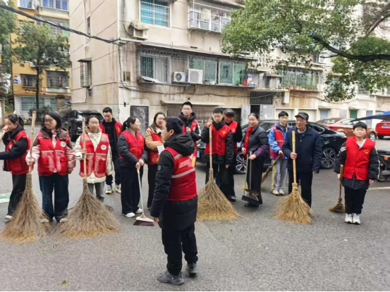福利社区：元宵佳节志愿行，共绘人居新画卷