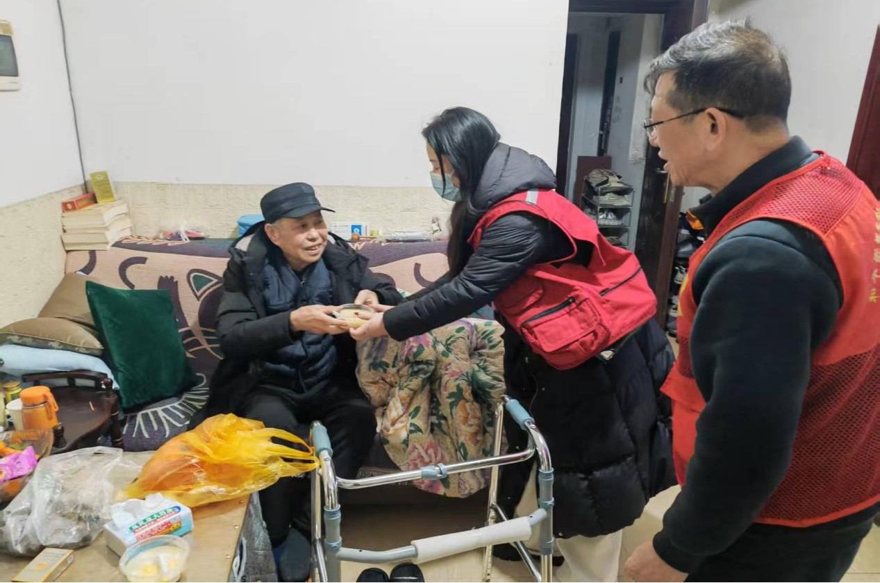 桃李社区：一碗汤圆暖人心 “跑小二”志愿服务贴心护安康