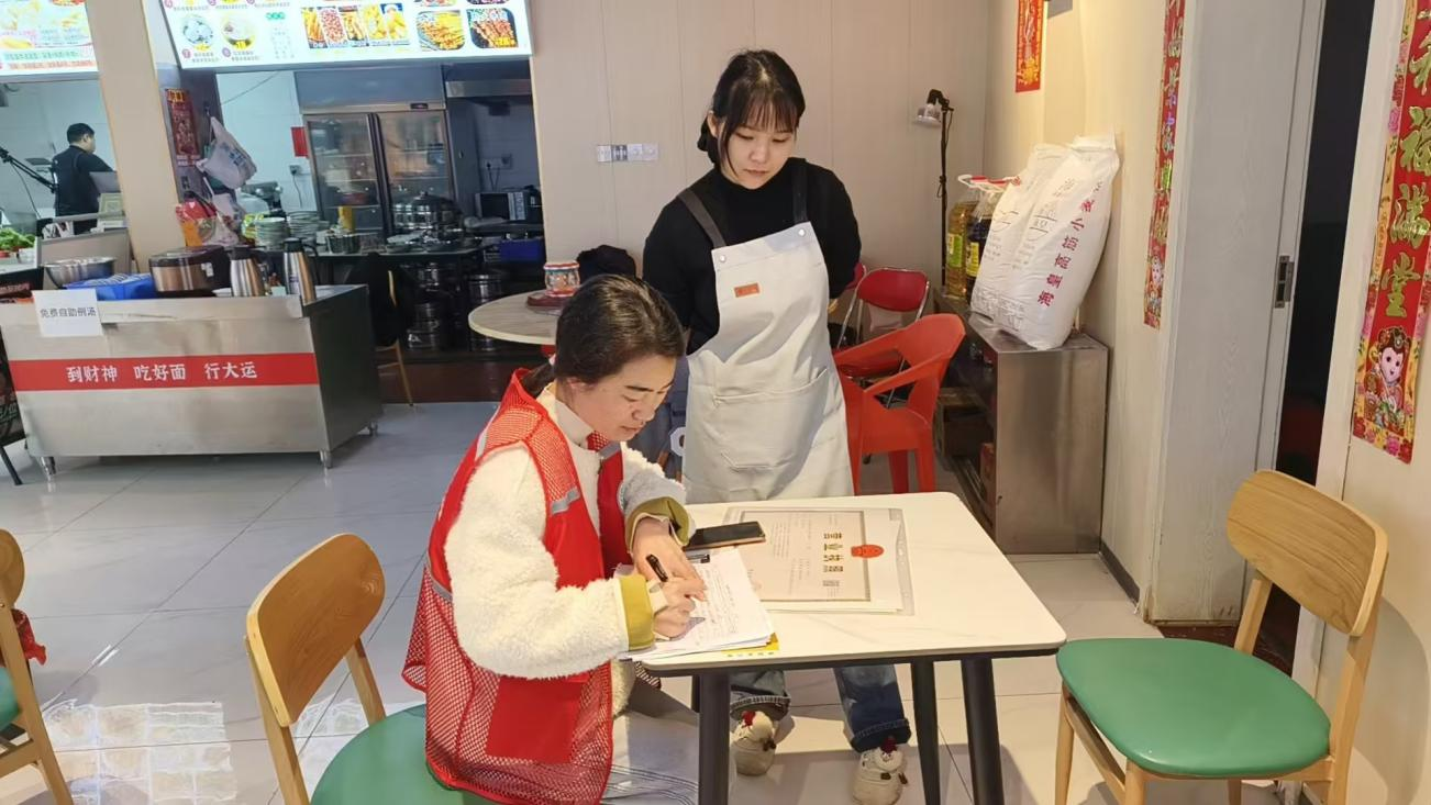 万楼街道：开展燃气安全检查“双提升”专项整治