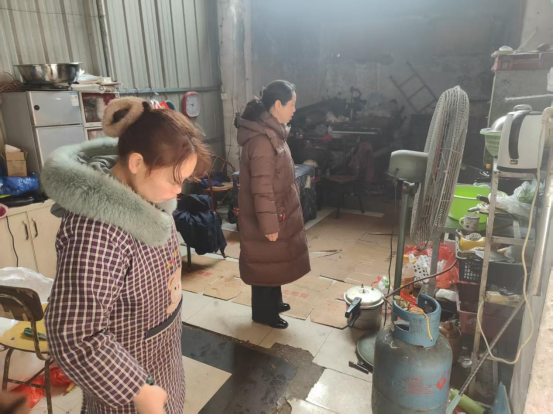 杉树巷社区开展废品回收站安全排查