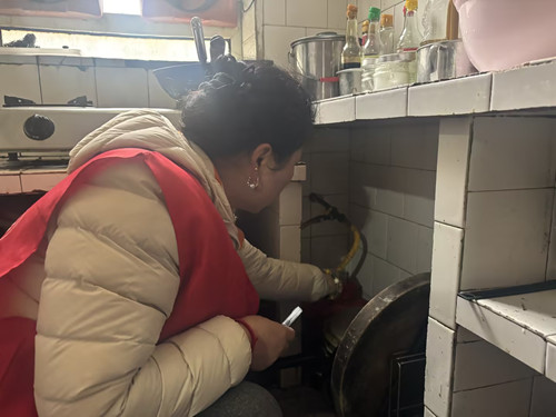 绽巾帼芳华 守万家平安——富民城社区为高龄妇女送上专属节日“平安礼”